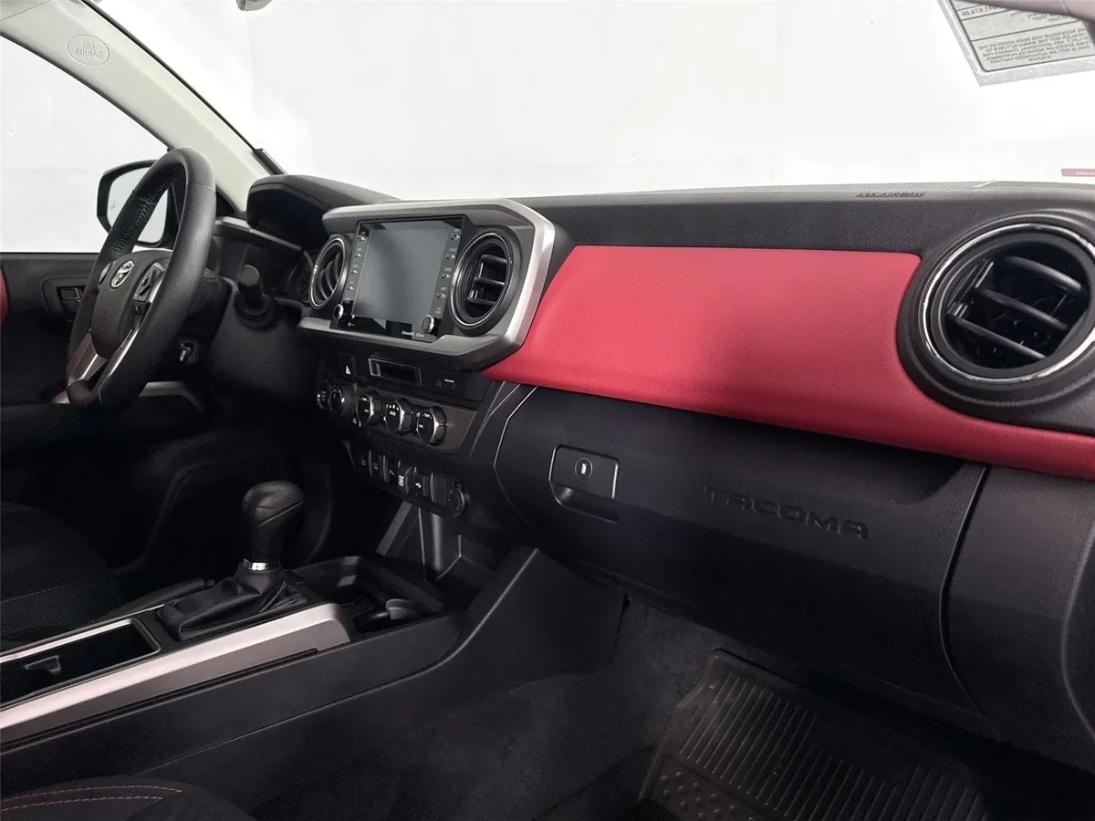 2023 Toyota Tacoma SR5 thumbnail 38