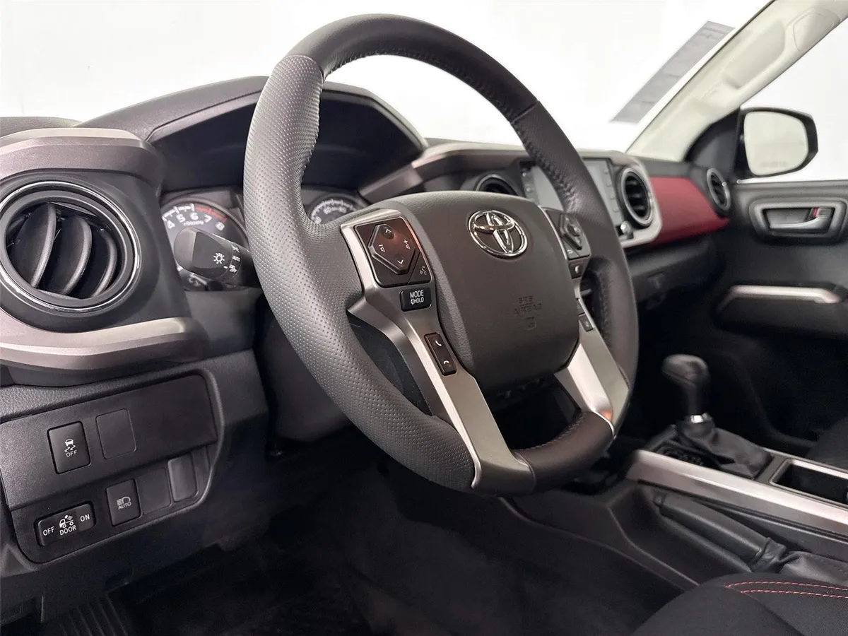 2023 Toyota Tacoma SR5 thumbnail 4