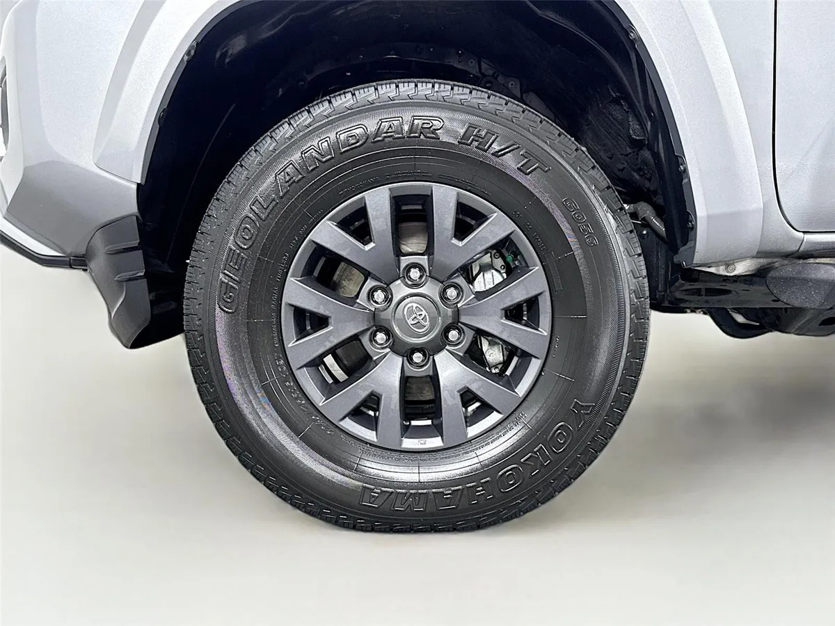 2023 Toyota Tacoma SR5 thumbnail 40
