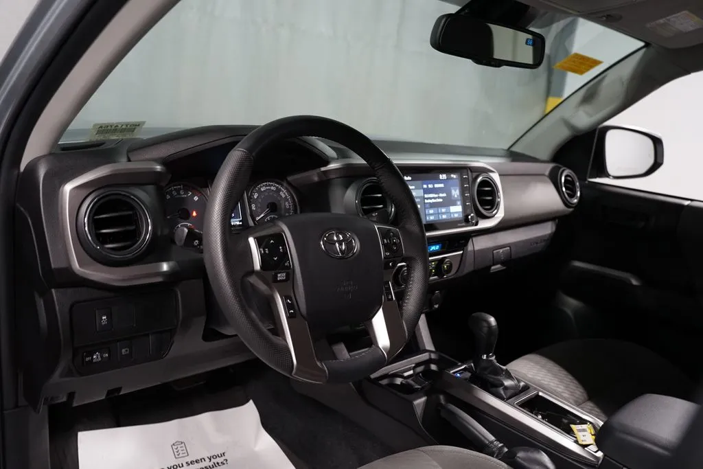 2023 Toyota Tacoma SR5 thumbnail 12
