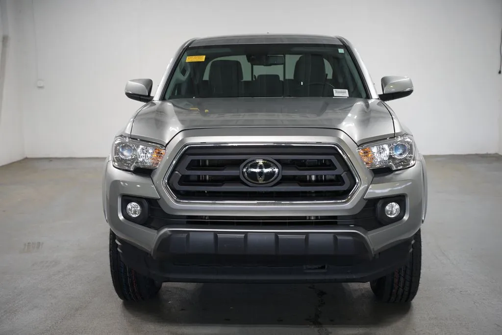 2023 Toyota Tacoma SR5 thumbnail 2