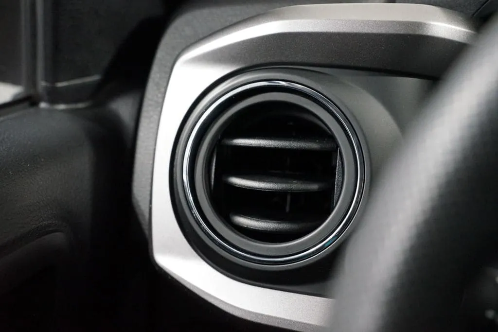 2023 Toyota Tacoma SR5 thumbnail 25