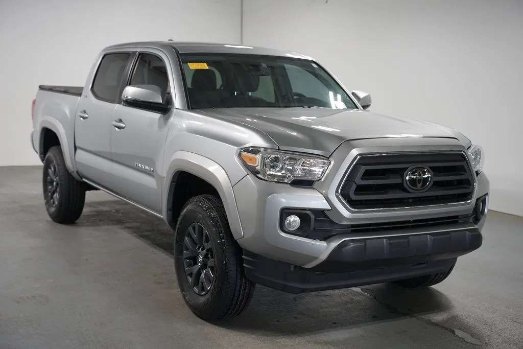 2023 Toyota Tacoma SR5 thumbnail 3