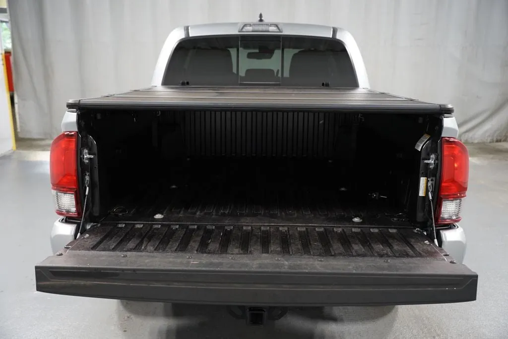 2023 Toyota Tacoma SR5 thumbnail 34