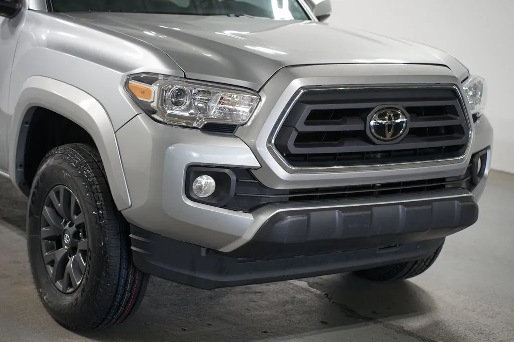 2023 Toyota Tacoma SR5 thumbnail 4