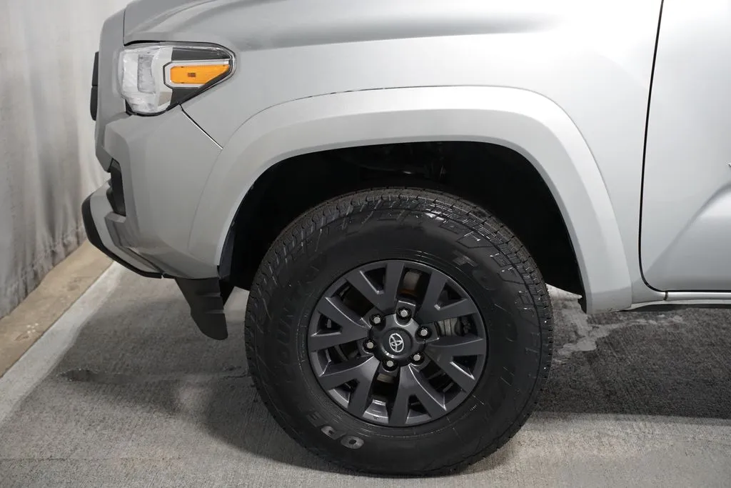 2023 Toyota Tacoma SR5 thumbnail 5