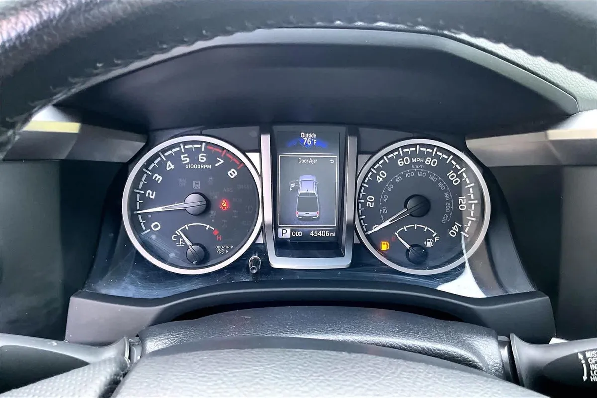 2023 Toyota Tacoma Trail Edition thumbnail 25