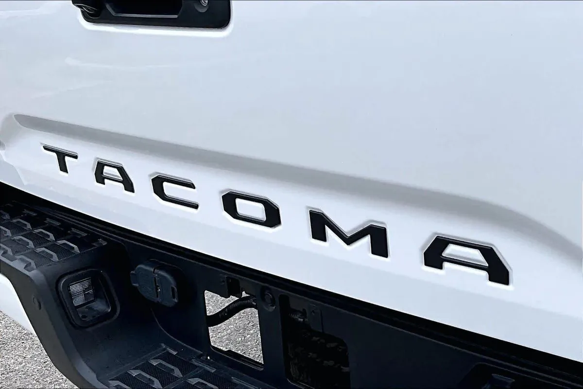 2023 Toyota Tacoma TRD Off Road thumbnail 10