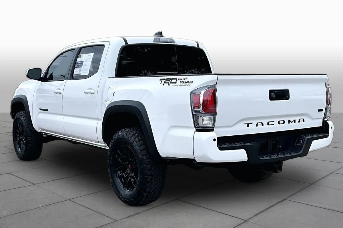 2023 Toyota Tacoma TRD Off Road thumbnail 12