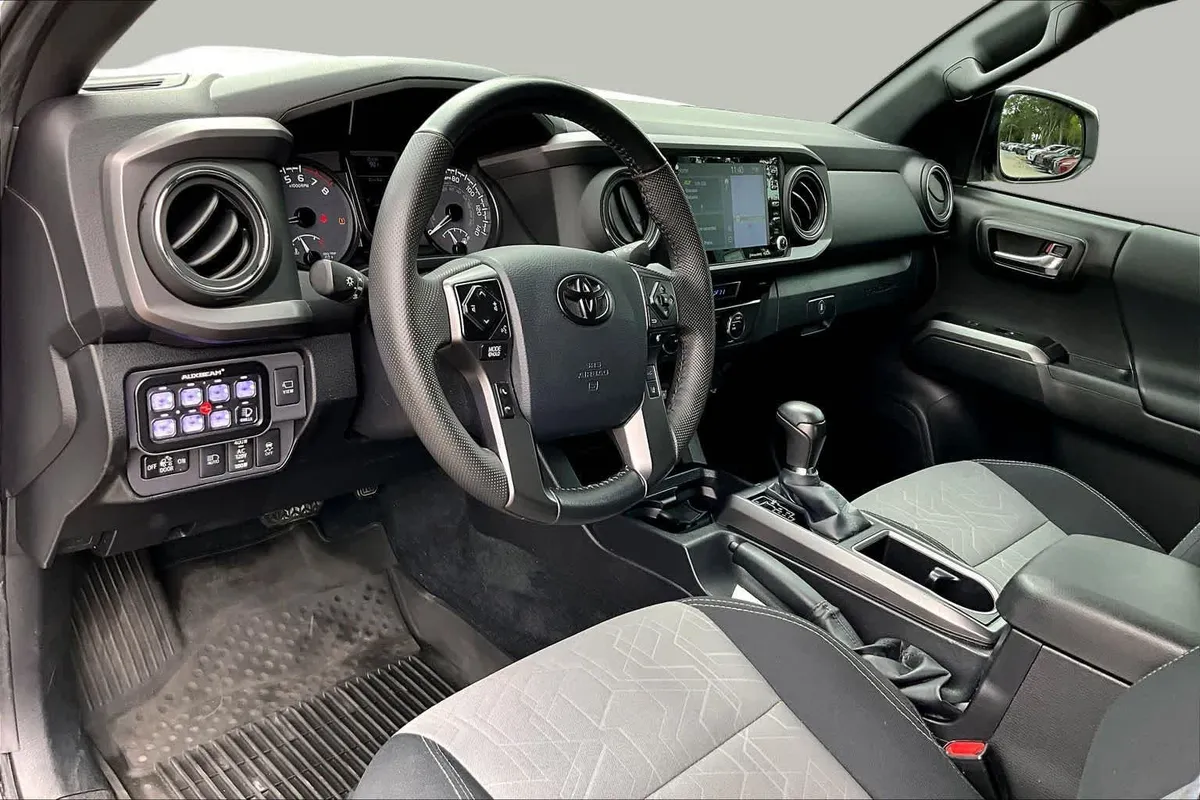 2023 Toyota Tacoma TRD Off Road thumbnail 18