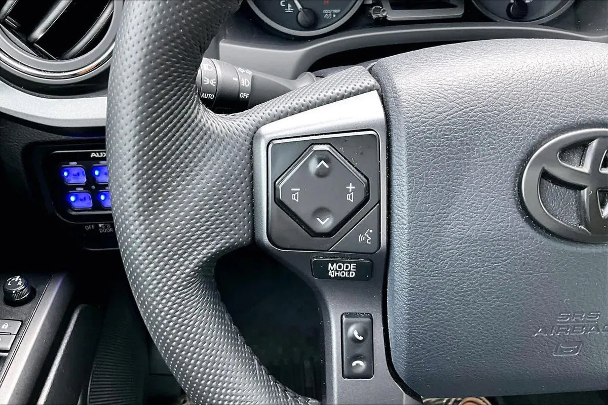 2023 Toyota Tacoma TRD Off Road thumbnail 22