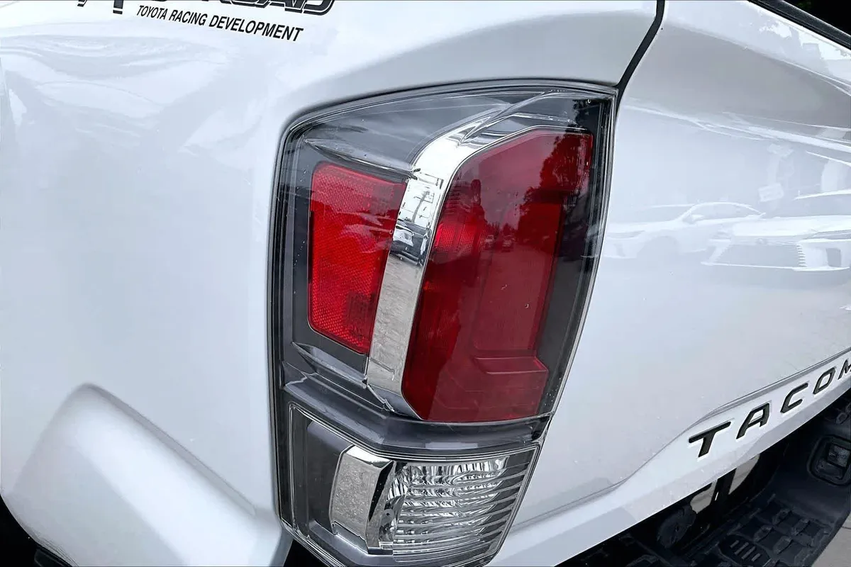 2023 Toyota Tacoma TRD Off Road thumbnail 28