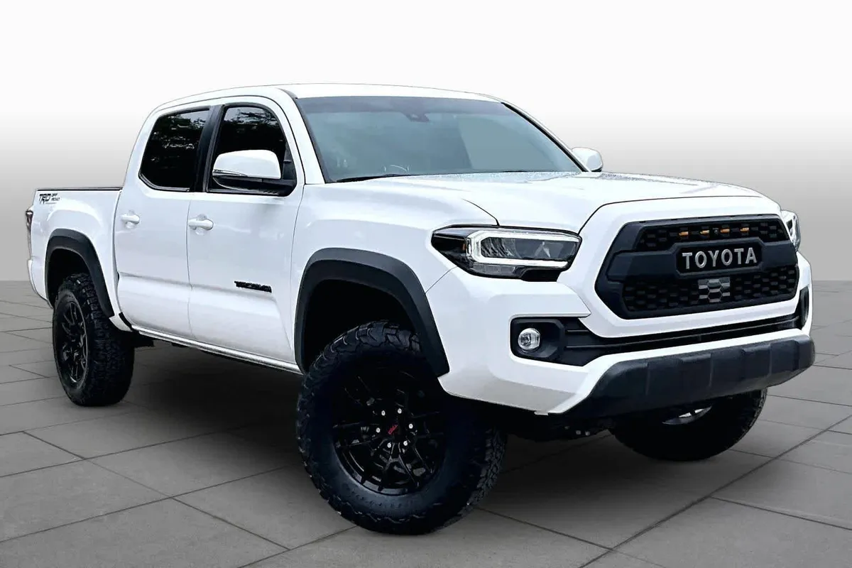 2023 Toyota Tacoma TRD Off Road thumbnail 3