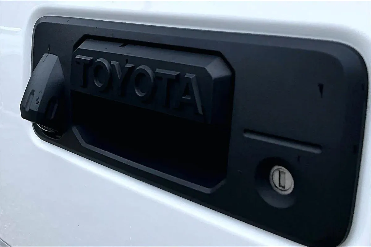 2023 Toyota Tacoma TRD Off Road thumbnail 30