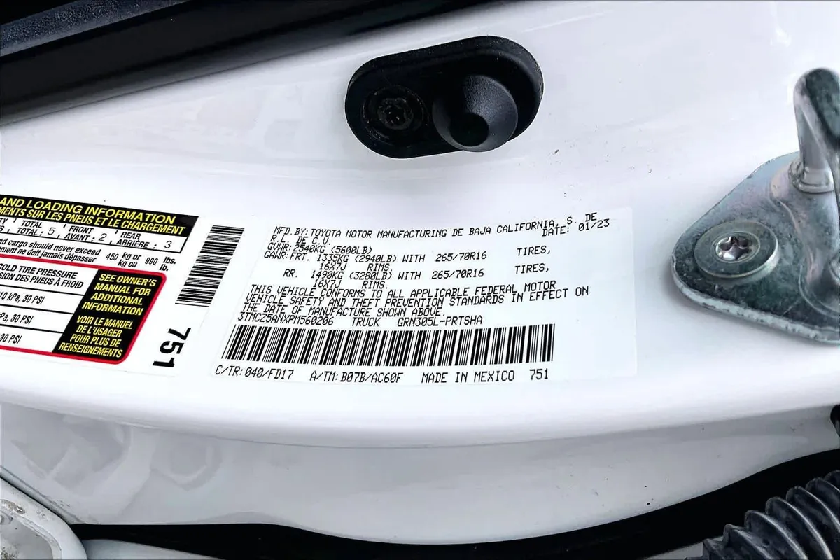 2023 Toyota Tacoma TRD Off Road thumbnail 34