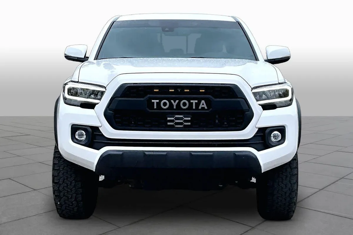 2023 Toyota Tacoma TRD Off Road thumbnail 4