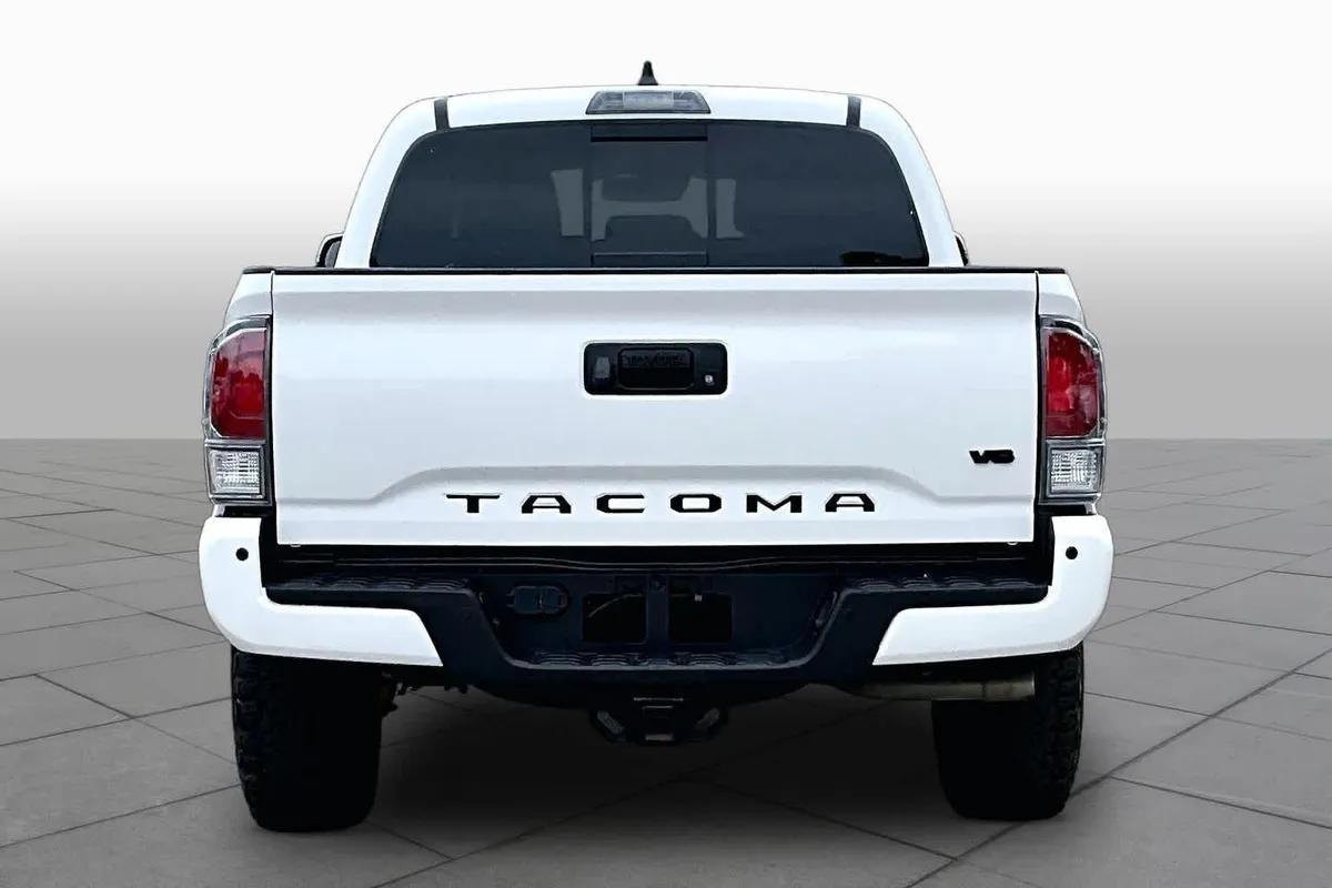 2023 Toyota Tacoma TRD Off Road thumbnail 5