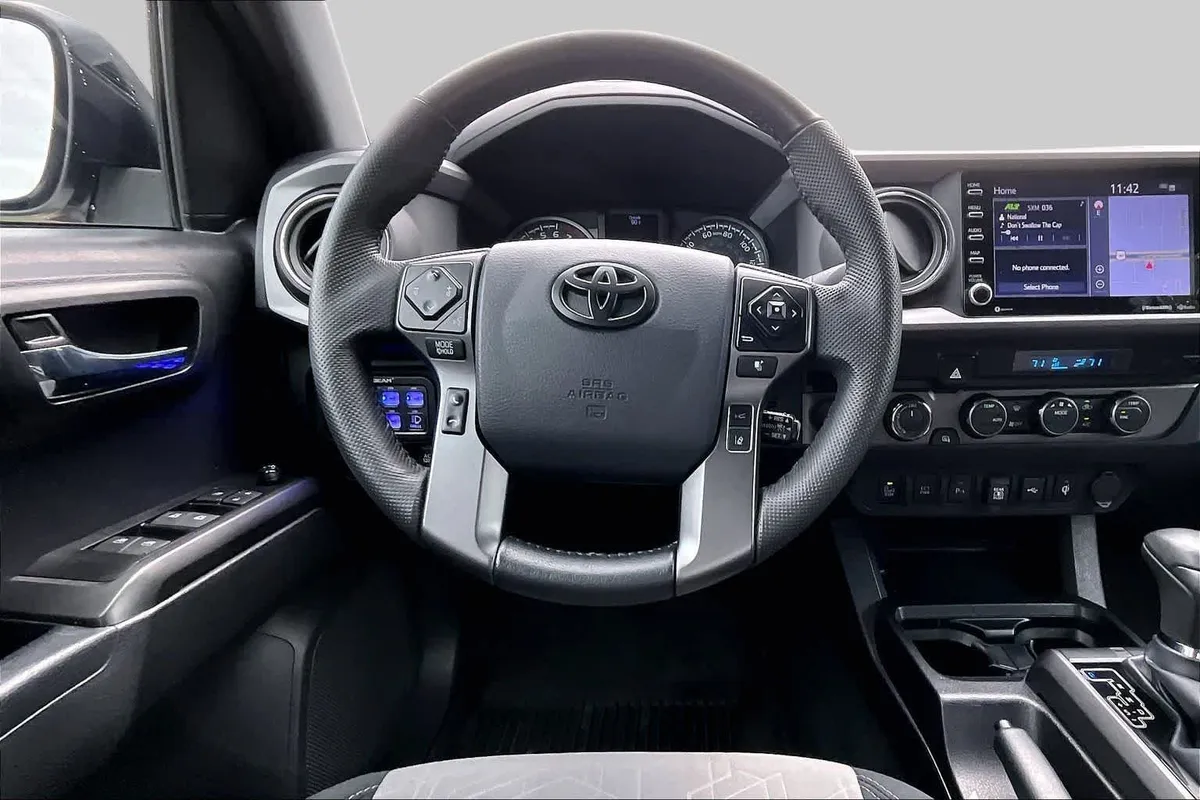 2023 Toyota Tacoma TRD Off Road thumbnail 6