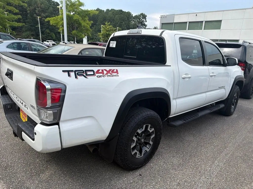 2023 Toyota Tacoma TRD Off-Road thumbnail 3