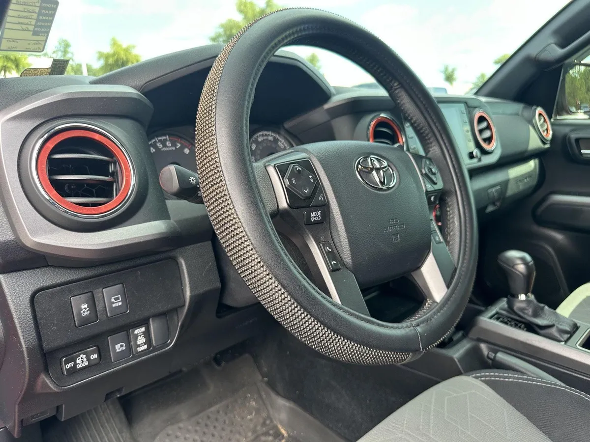 2023 Toyota Tacoma TRD Sport thumbnail 11