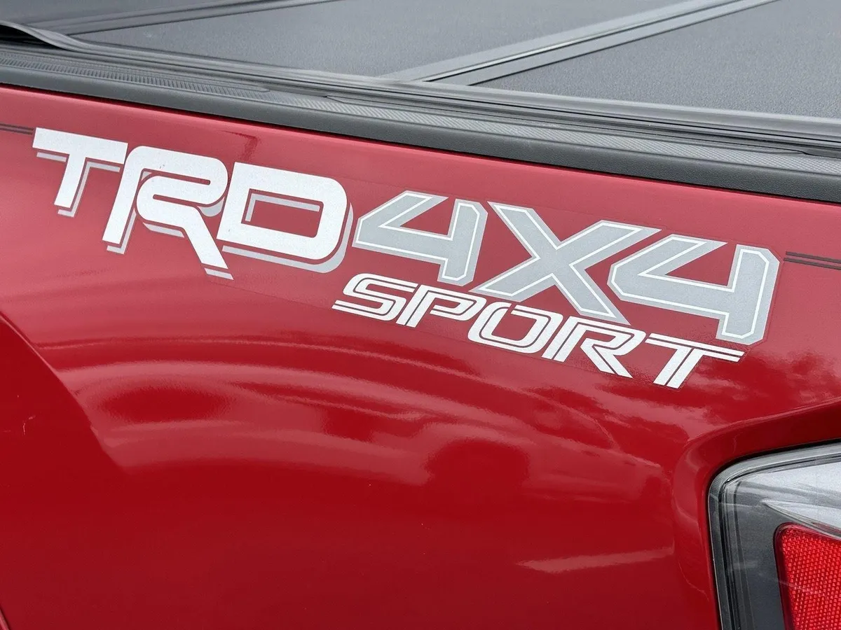 2023 Toyota Tacoma TRD Sport thumbnail 10