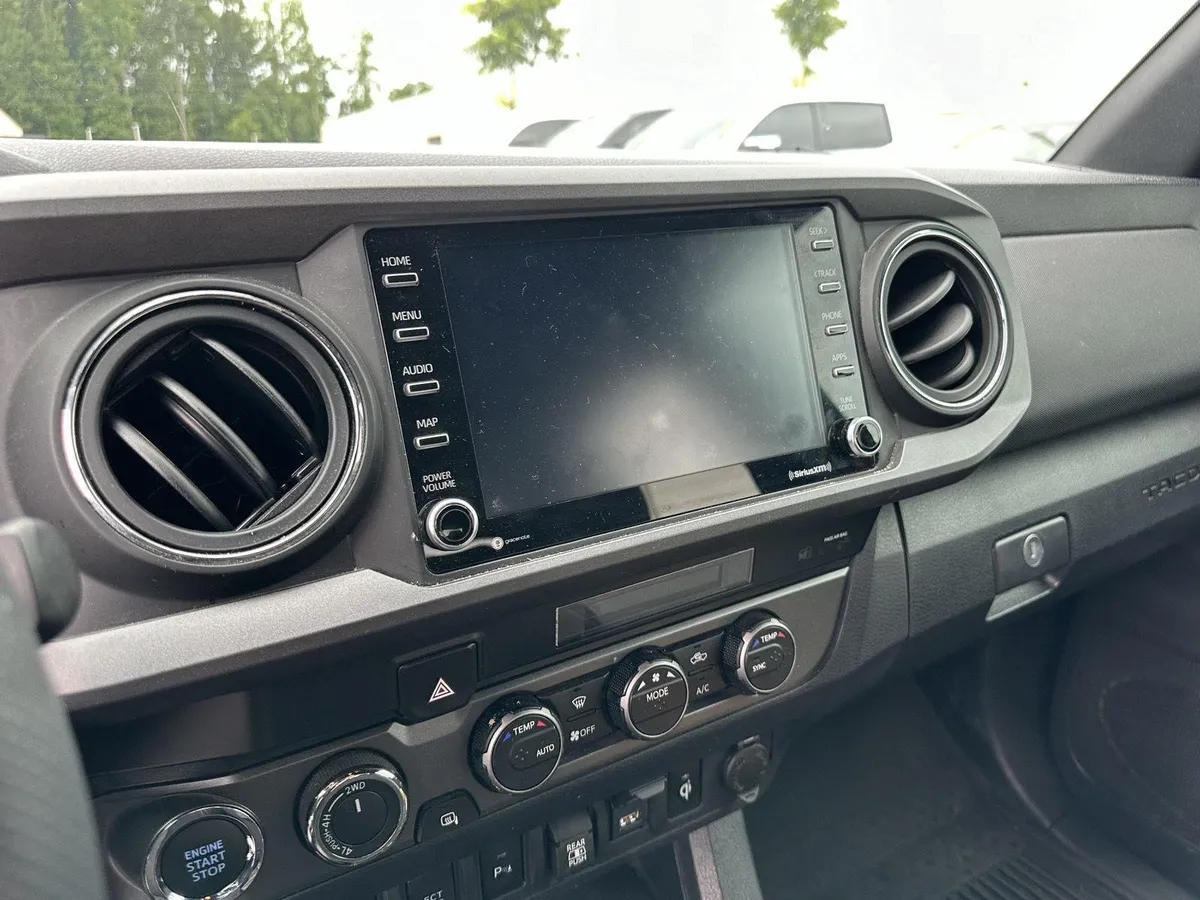 2023 Toyota Tacoma TRD Sport thumbnail 12
