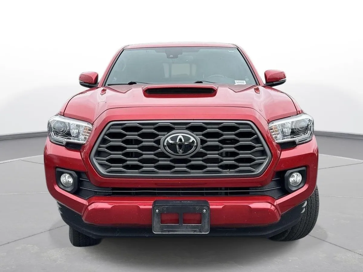 2023 Toyota Tacoma TRD Sport thumbnail 3