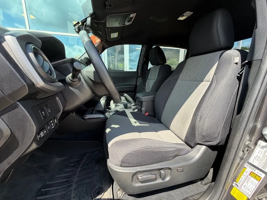 2023 Toyota Tacoma TRD Sport thumbnail 5