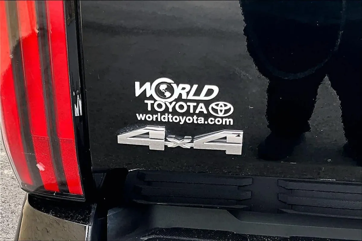 2023 Toyota Tundra 1794 Edition thumbnail 10