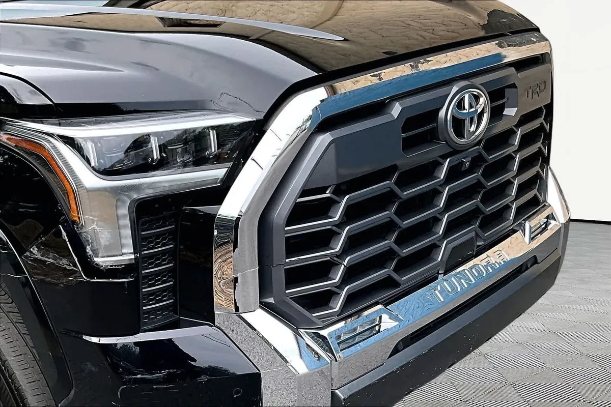 2023 Toyota Tundra 1794 Edition thumbnail 30