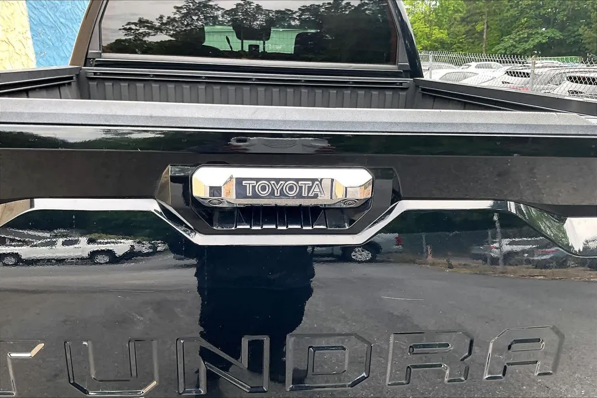 2023 Toyota Tundra 1794 Edition thumbnail 31