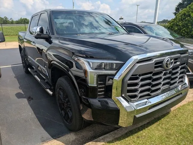 2023 Toyota Tundra 1794 thumbnail 2