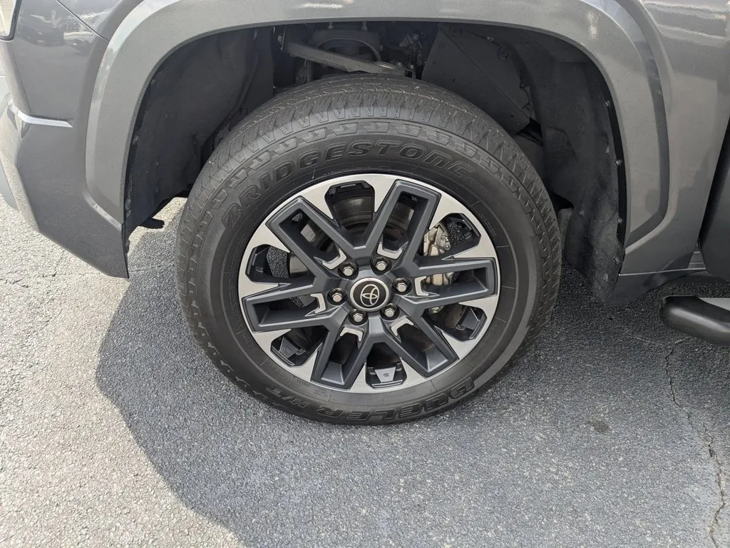 2023 Toyota Tundra 4WD Limited thumbnail 10
