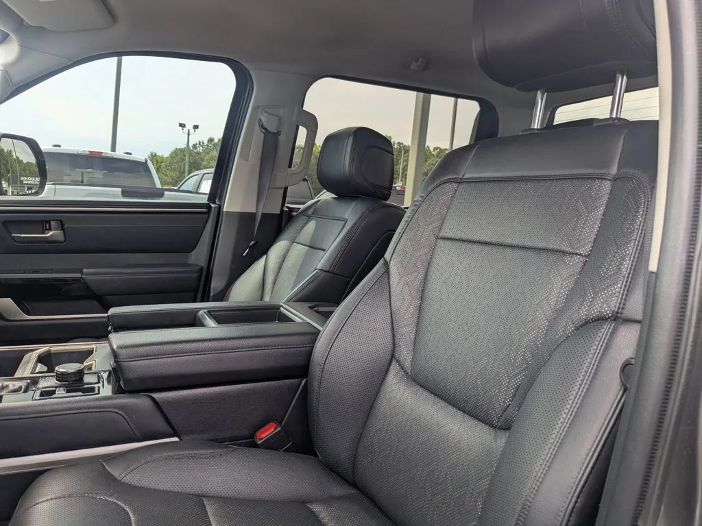 2023 Toyota Tundra 4WD Limited thumbnail 14