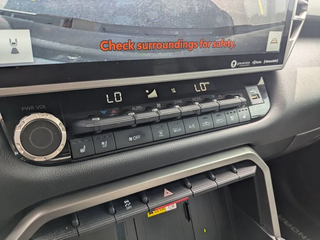 2023 Toyota Tundra 4WD Limited thumbnail 17