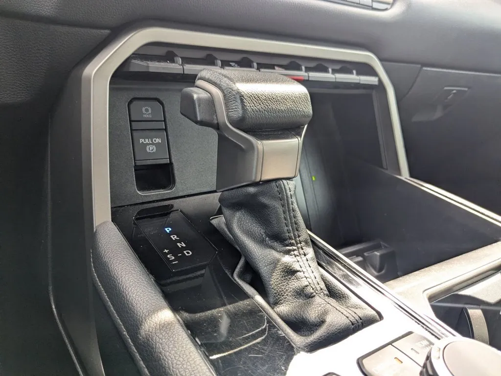 2023 Toyota Tundra 4WD Limited thumbnail 18