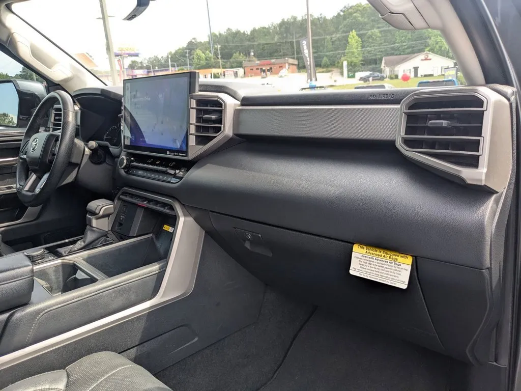 2023 Toyota Tundra 4WD Limited thumbnail 26