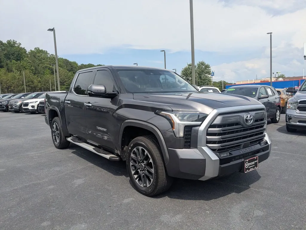 2023 Toyota Tundra 4WD Limited thumbnail 3