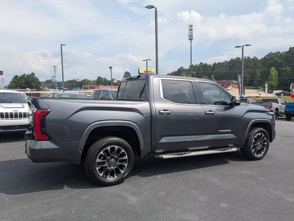 2023 Toyota Tundra 4WD Limited thumbnail 4