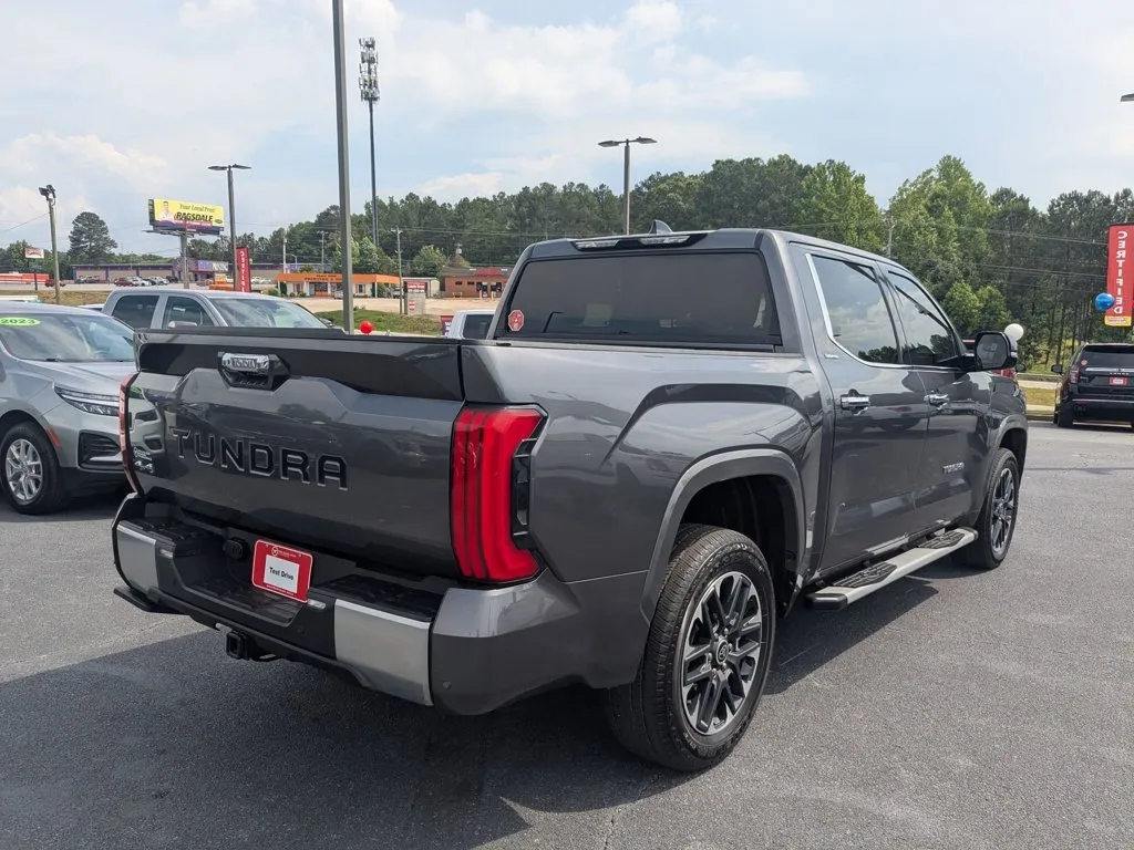 2023 Toyota Tundra 4WD Limited thumbnail 5
