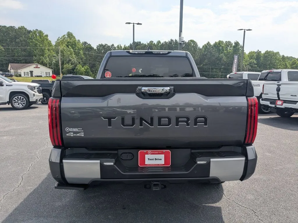 2023 Toyota Tundra 4WD Limited thumbnail 6