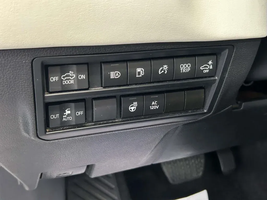 2023 Toyota Tundra Hybrid Capstone thumbnail 23