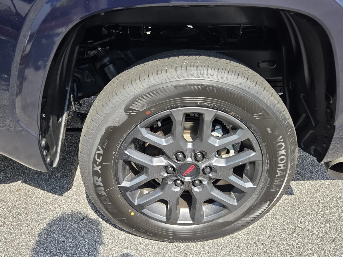 2023 Toyota Tundra Hybrid Limited Hybrid thumbnail 10