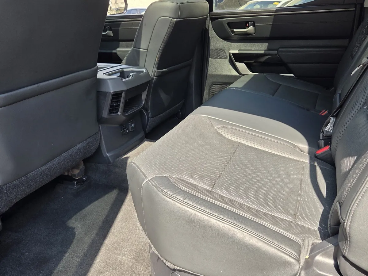 2023 Toyota Tundra Hybrid Limited Hybrid thumbnail 11
