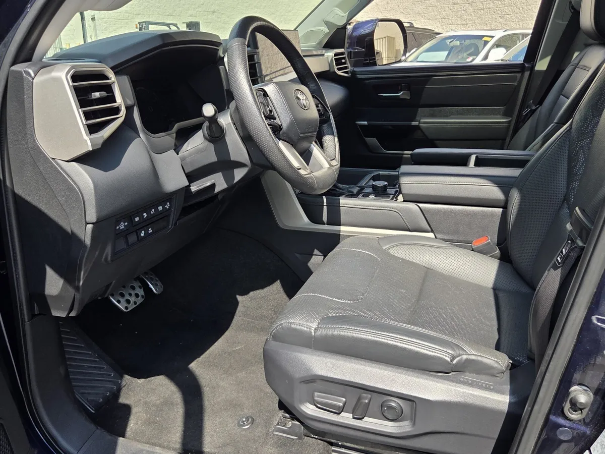 2023 Toyota Tundra Hybrid Limited Hybrid thumbnail 13