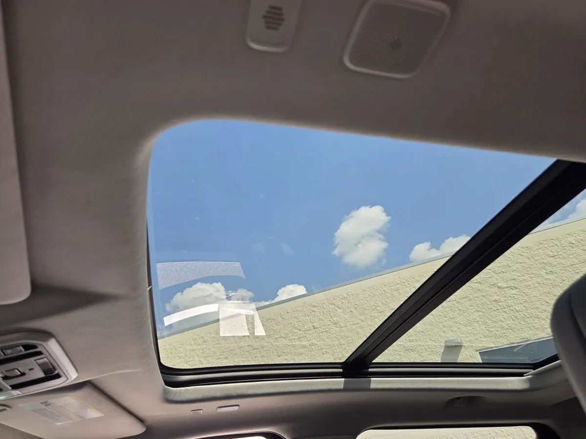 2023 Toyota Tundra Hybrid Limited Hybrid thumbnail 15