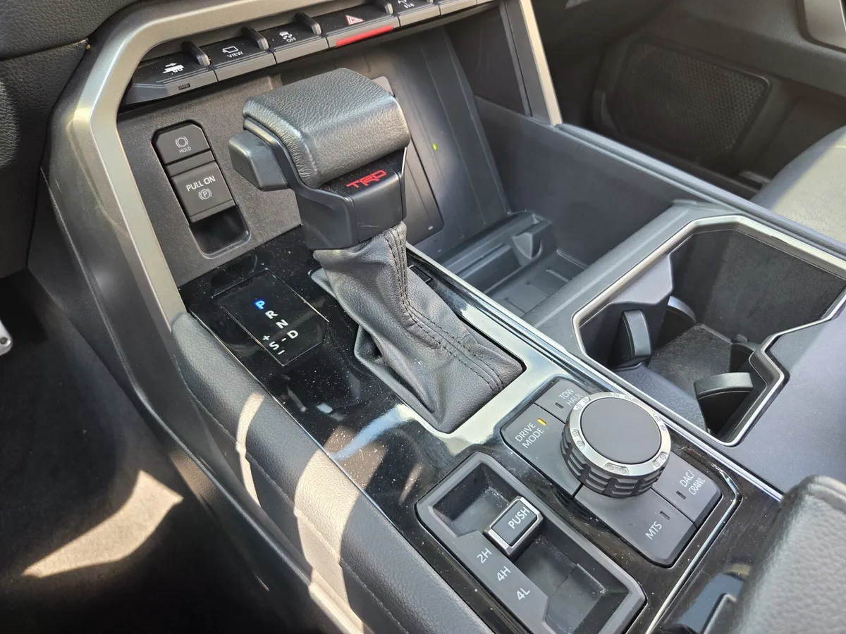 2023 Toyota Tundra Hybrid Limited Hybrid thumbnail 16
