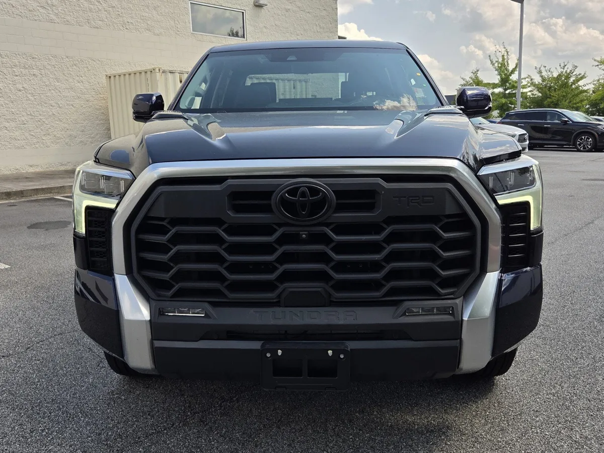 2023 Toyota Tundra Hybrid Limited Hybrid thumbnail 2