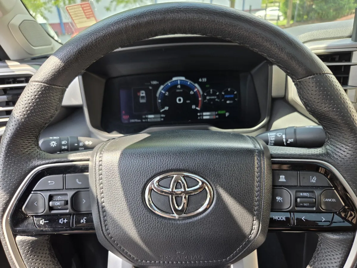 2023 Toyota Tundra Hybrid Limited Hybrid thumbnail 23