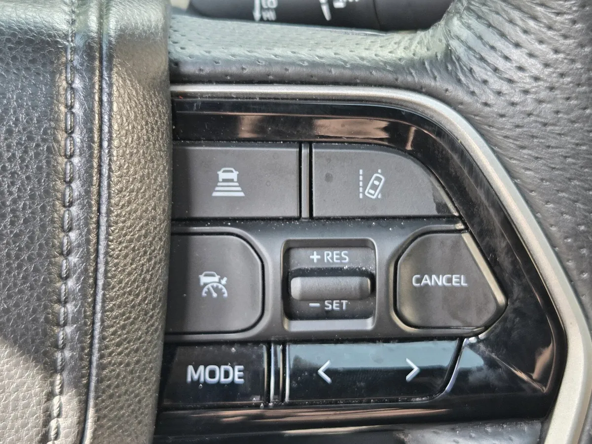 2023 Toyota Tundra Hybrid Limited Hybrid thumbnail 24